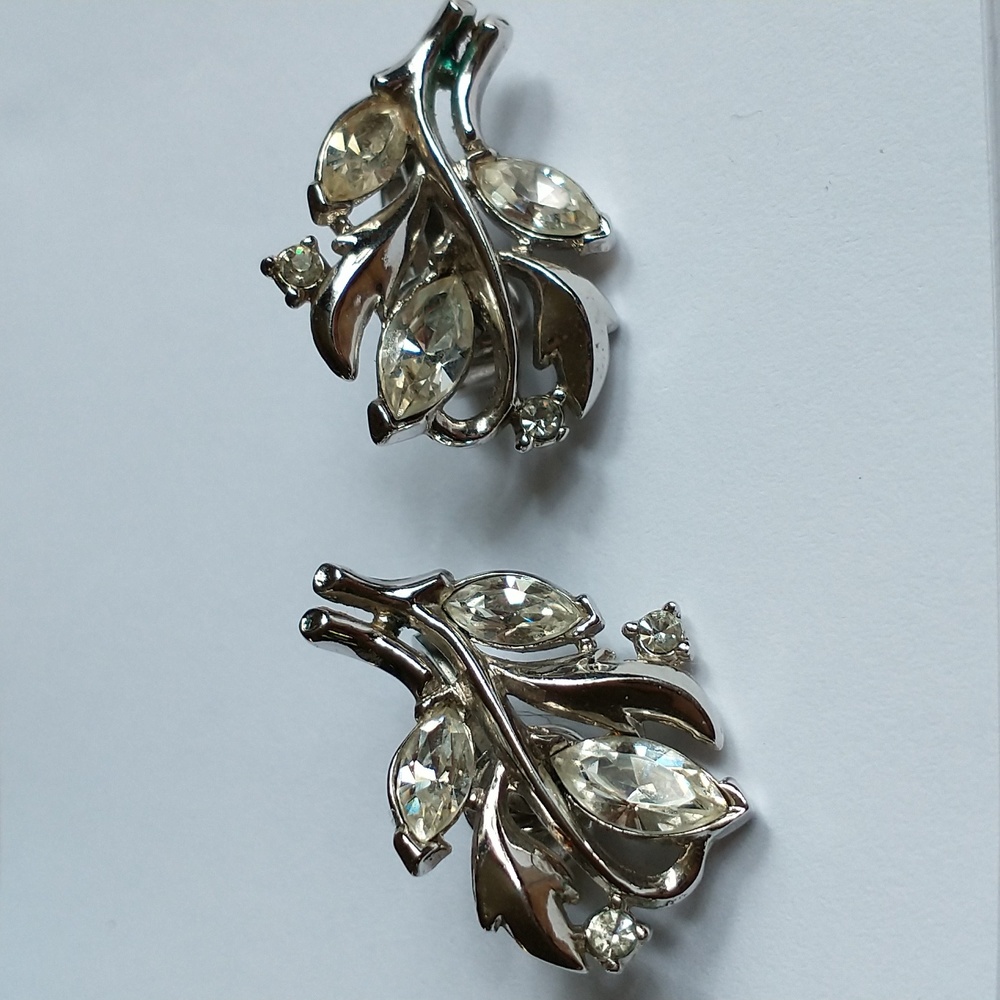 REDUCED - Trifari ladies earrings